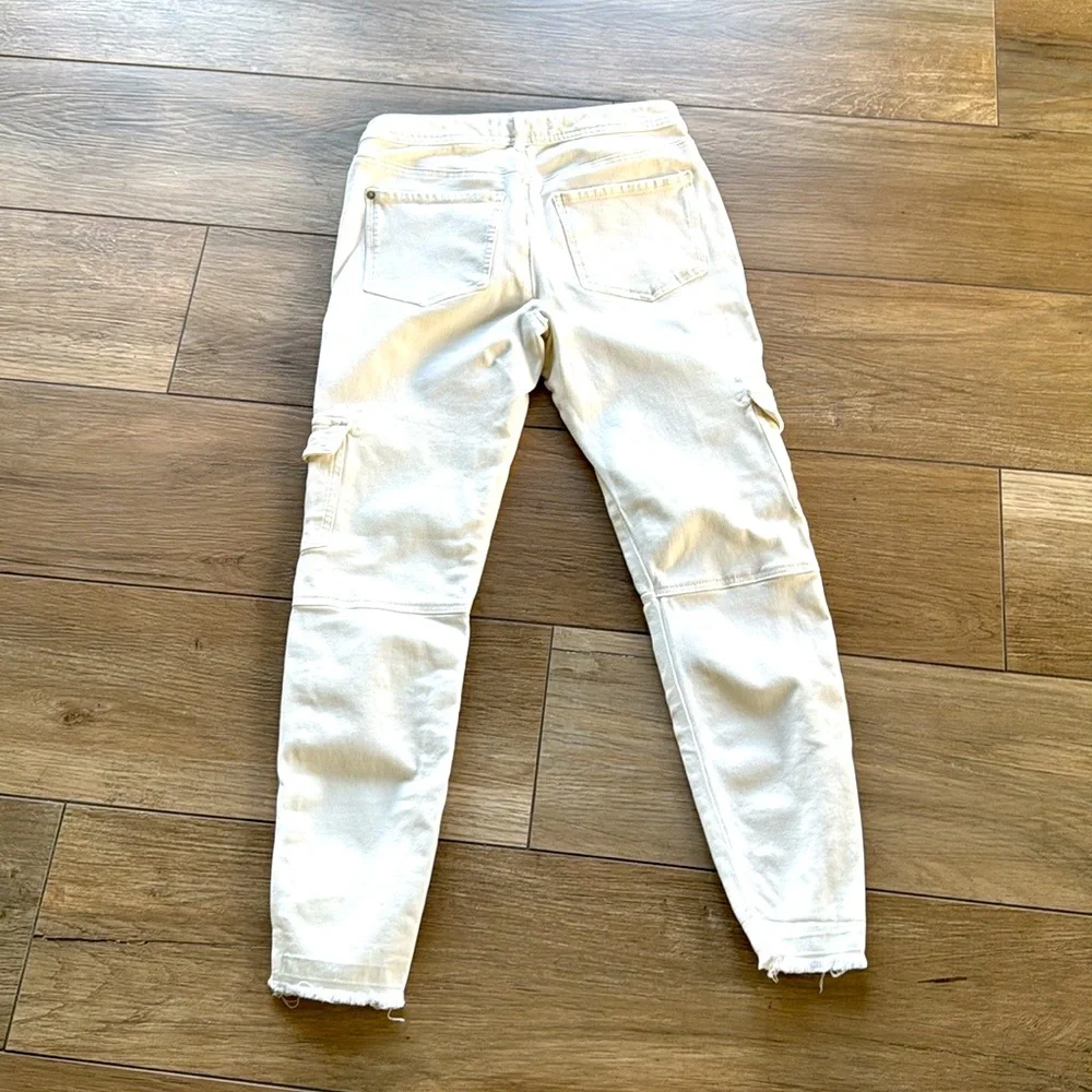 FREE PEOPLE Cream Colored Cargo Skinny Jeans With Raw Hem Size 27